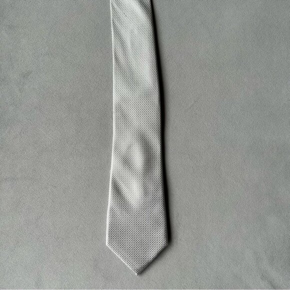 Nordstrom ~ 100% Silk Tie ~ Silver - Picture 5 of 6